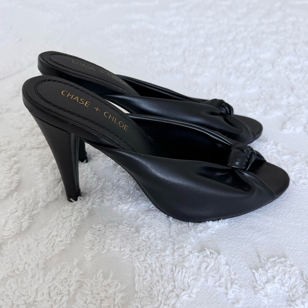 Chase + Chloe Knot Detail Heel Sandals - Black